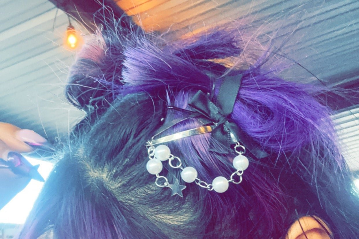Pearly bow clips