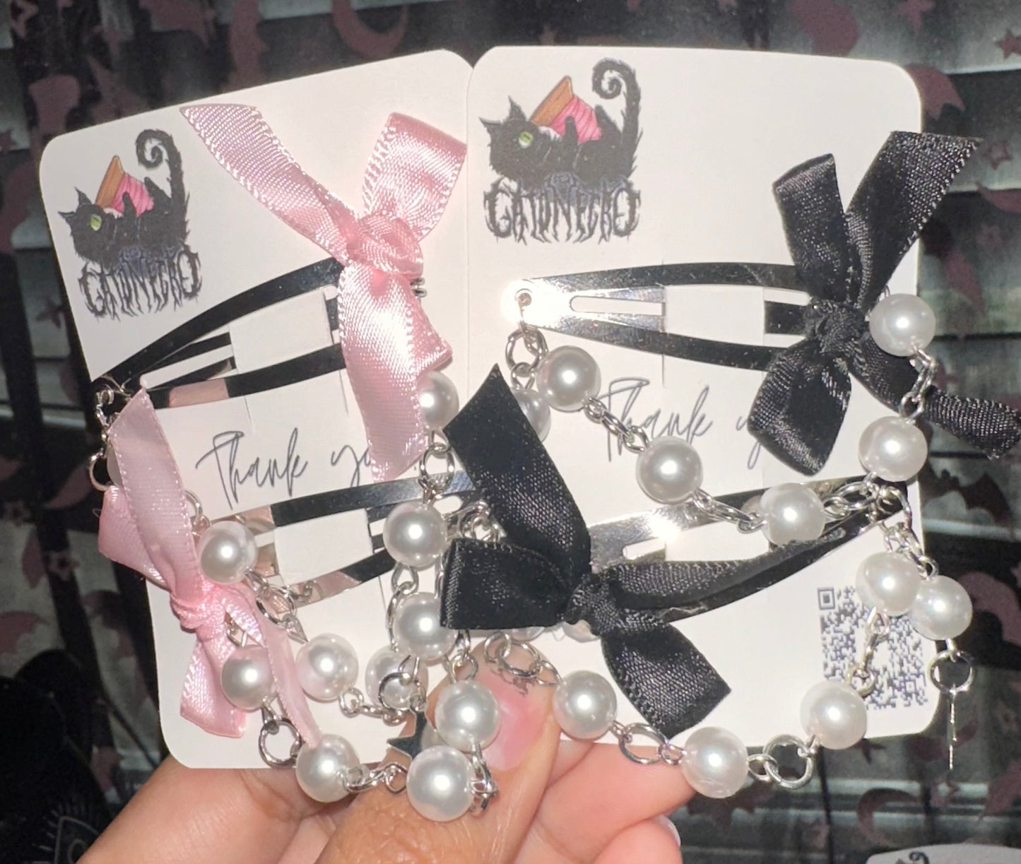 Pearly bow clips