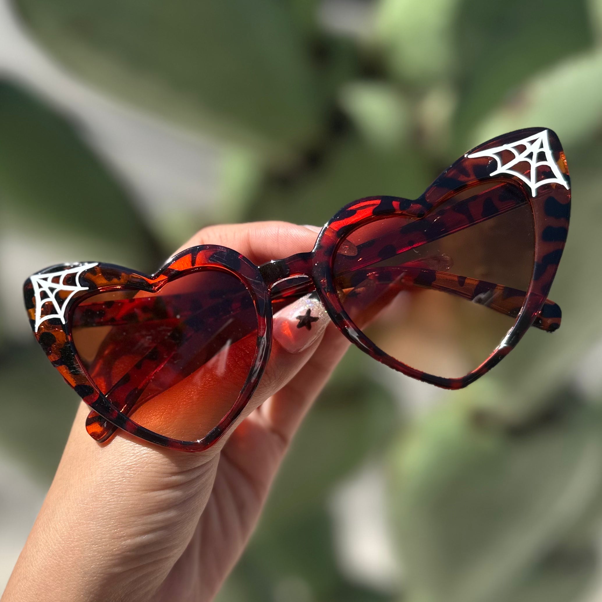 Tortoiseshell heart white web