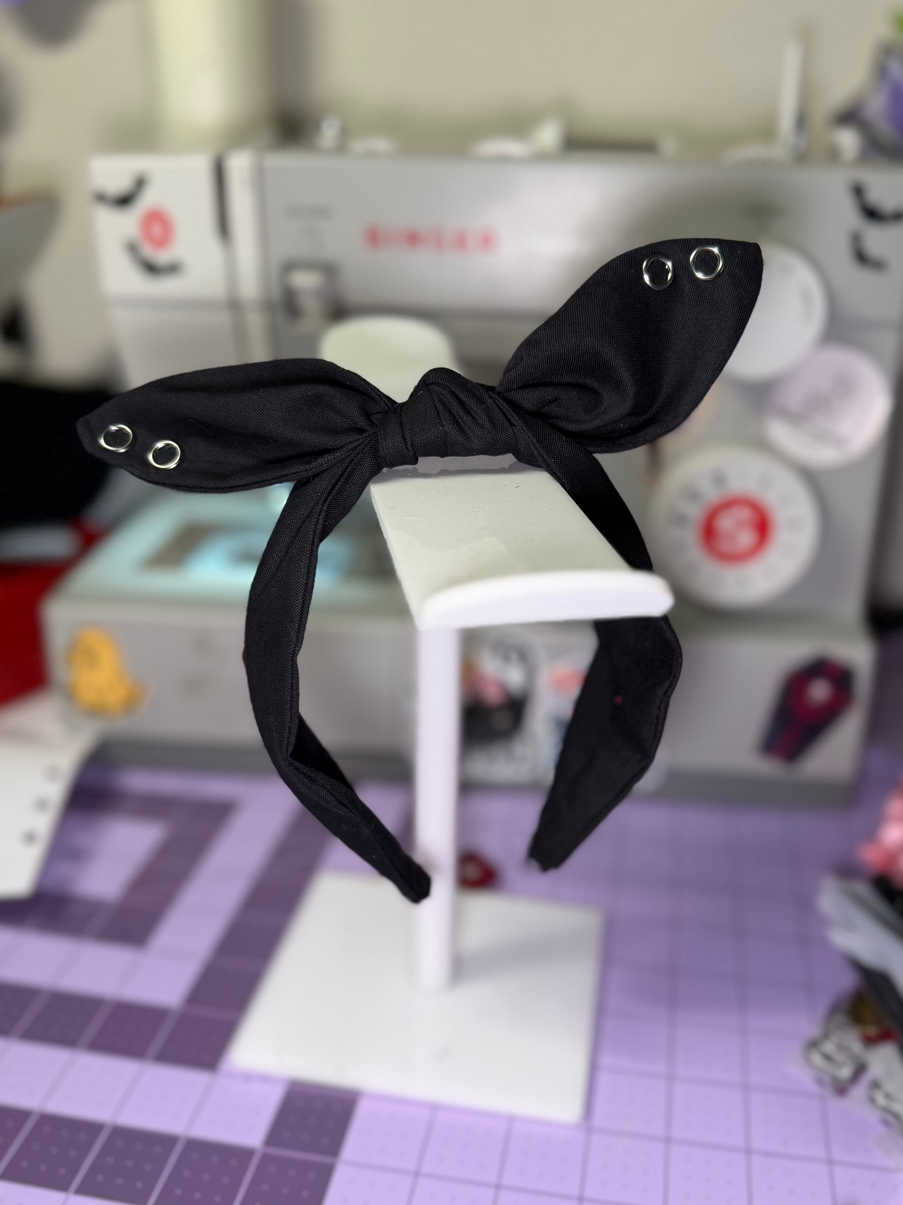 Black eyelets headband