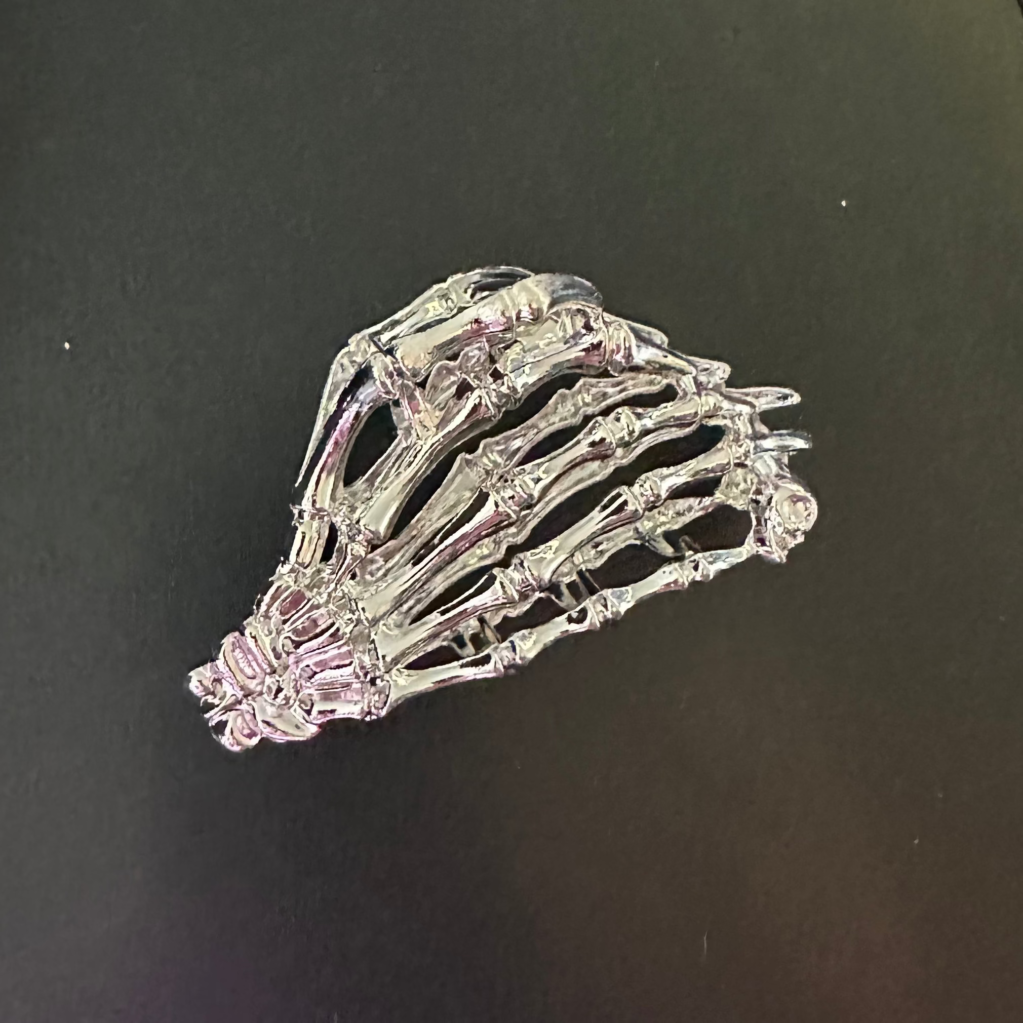 La mano hair claw