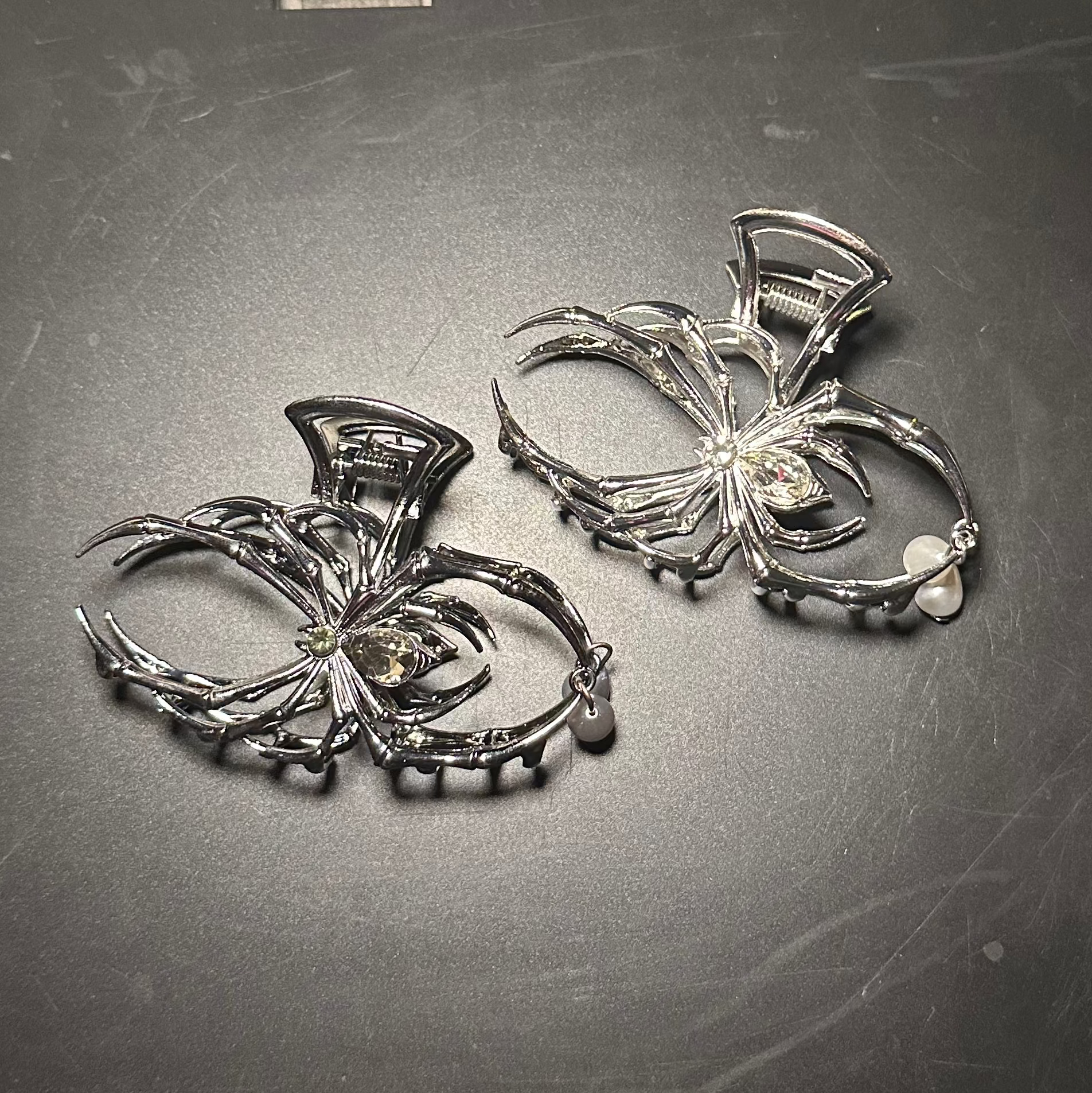 Sparkle spider claw