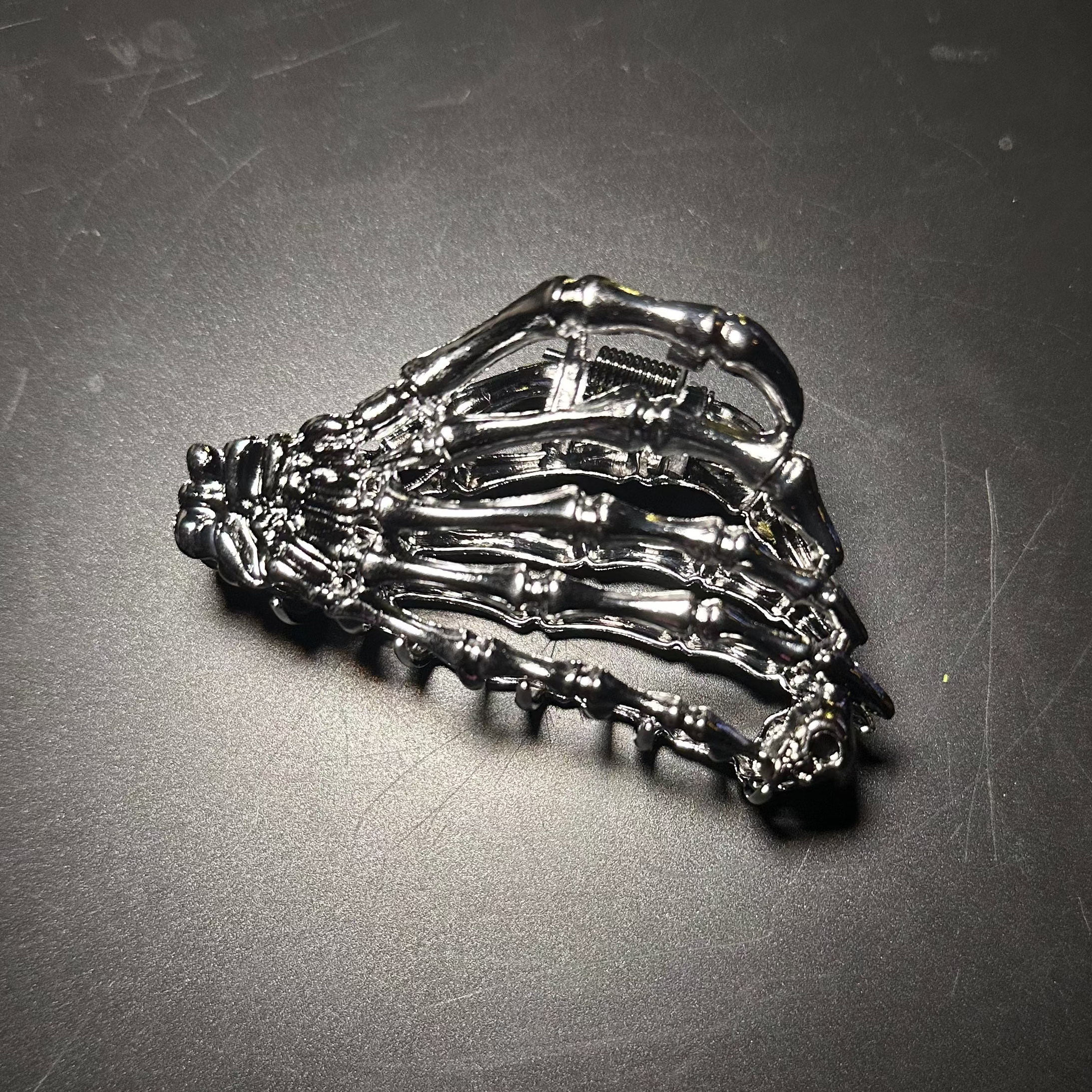 La mano hair claw
